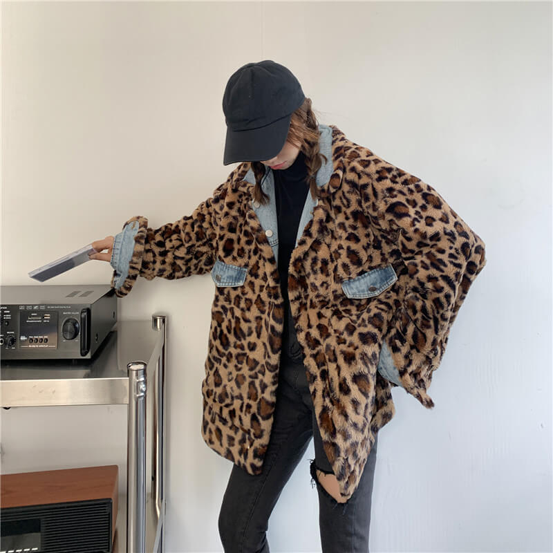 Luxurious leopard print fur coat with high-quality faux fur, featuring a chic design and tailored fit, perfect for adding a touch of sophistication to any outfit.