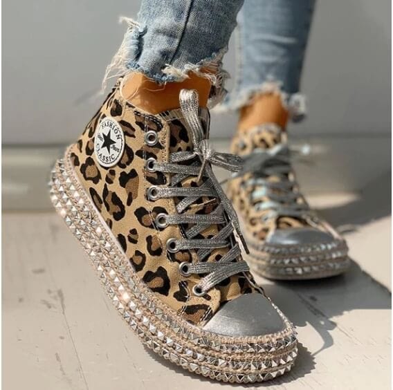 Trendy Canvas Leopard Shoes – Women's stylish and comfortable shoes with bold leopard print, durable canvas material, and cushioned insole, perfect for casual and semi-formal occasions.